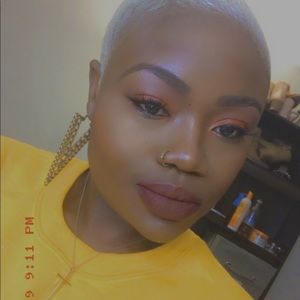 Meet your Posher, Tia